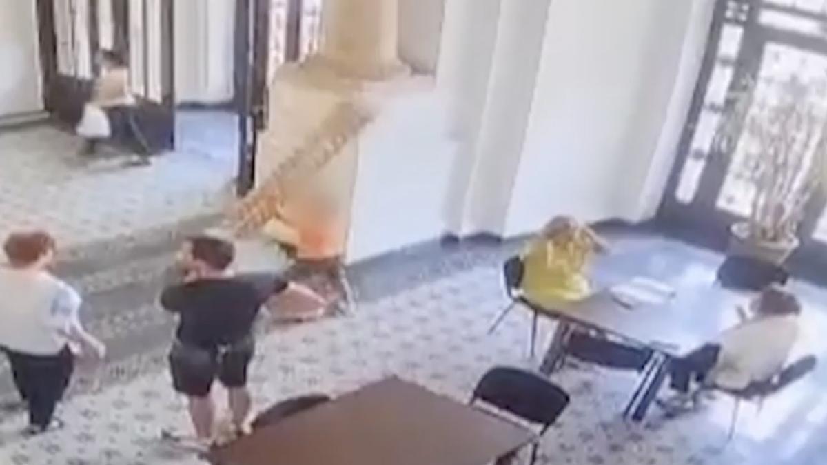 statuie primaria capitalei se prabuseste copil sase ani