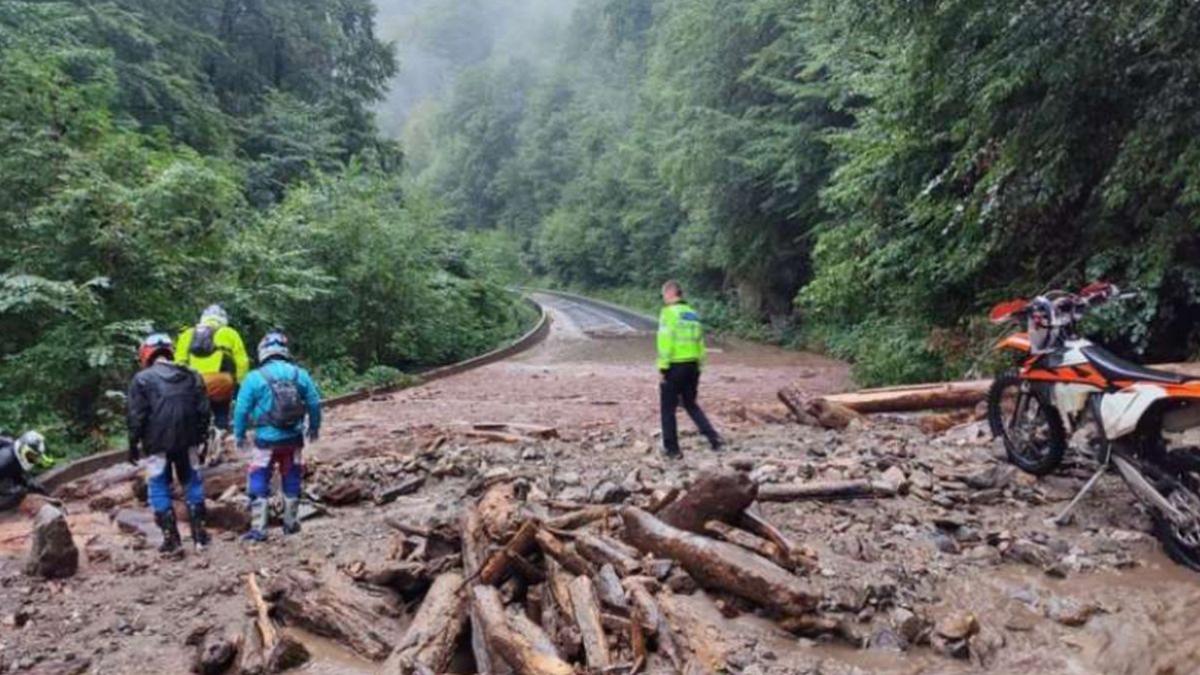 trafic blocat transalpina aluviuni carosabil