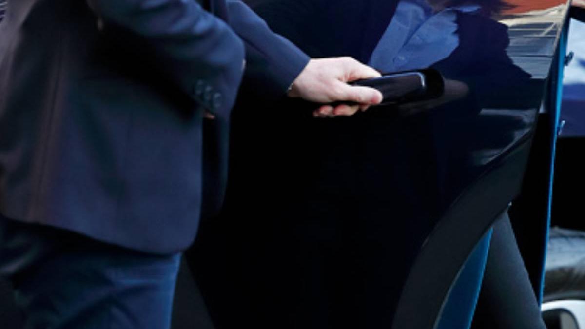 femeie otravita sua a atins un servetel