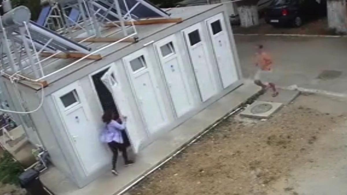 tanara bucuresti atacata toaleta publica eforie nord