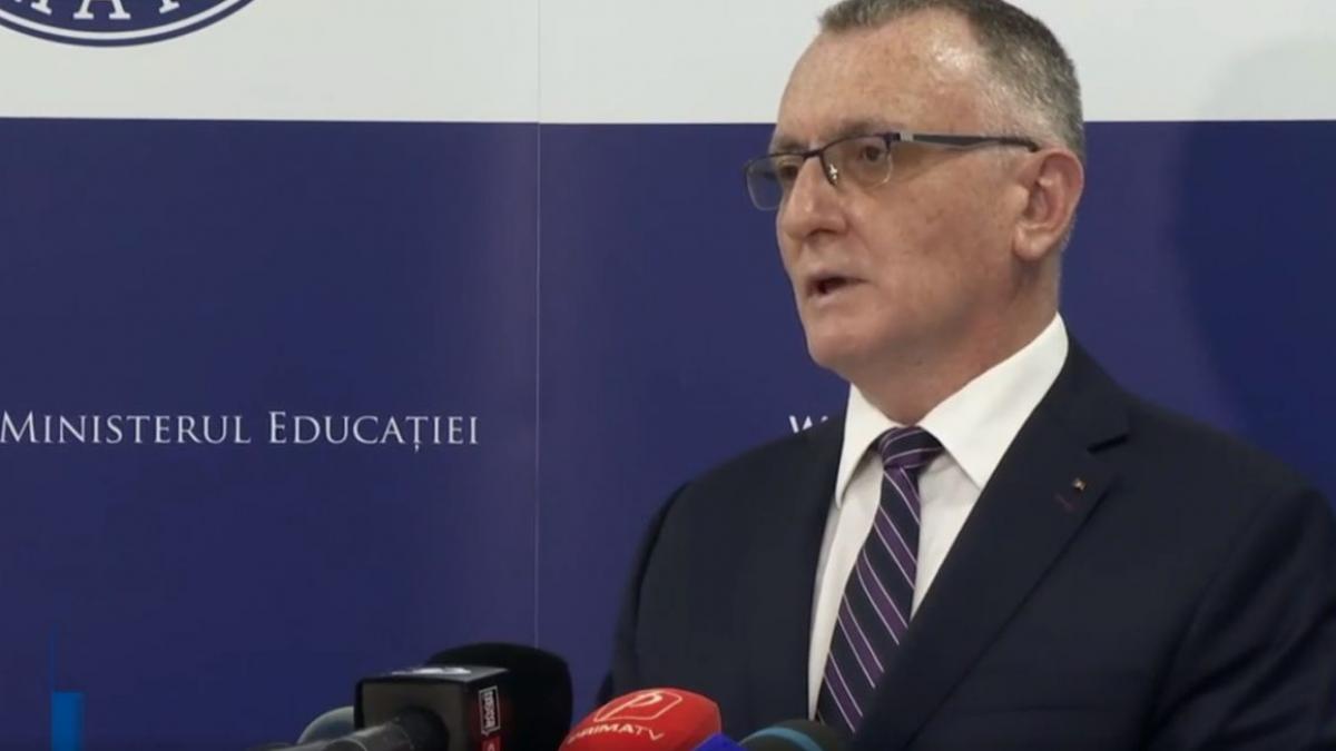 ministrul educatiei sorin cimpeanu 3 ani scoli grup sanitar neconform
