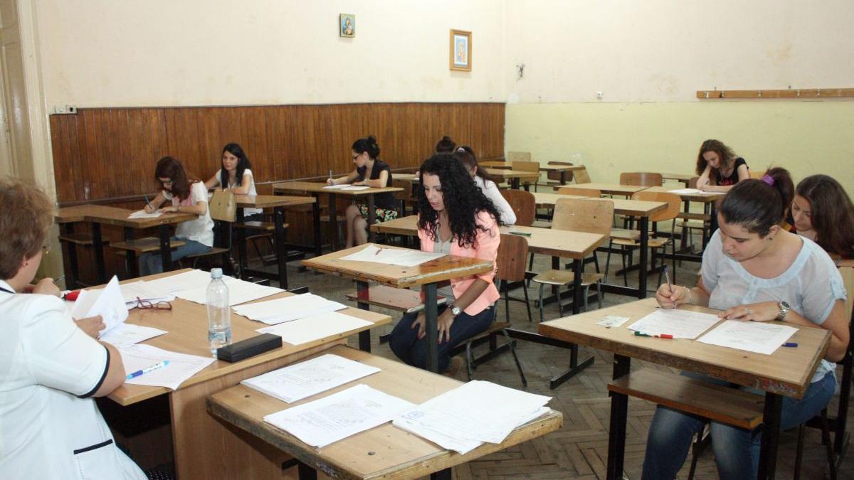 salarii 2000 euro profesori debutanti emmanuel macron