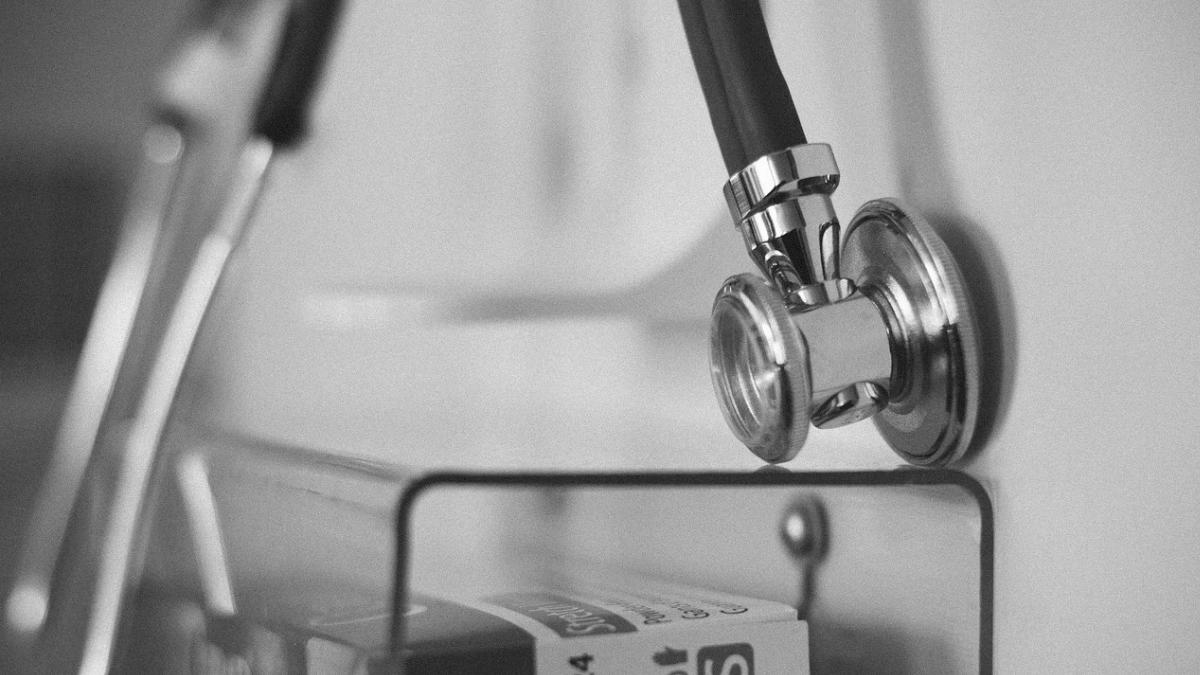 femeie medic lovit pacient fata a insistat intrebari decontare servicii medicale