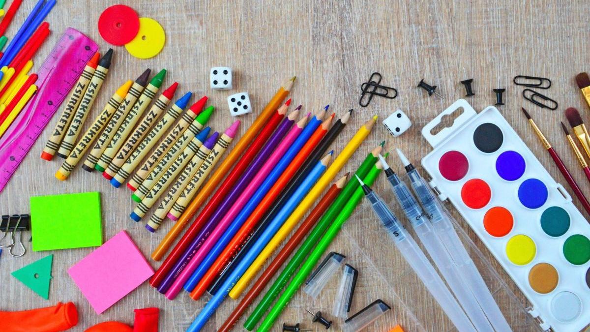 anul scolar 2022 2023 cat cost rechizite baza elev