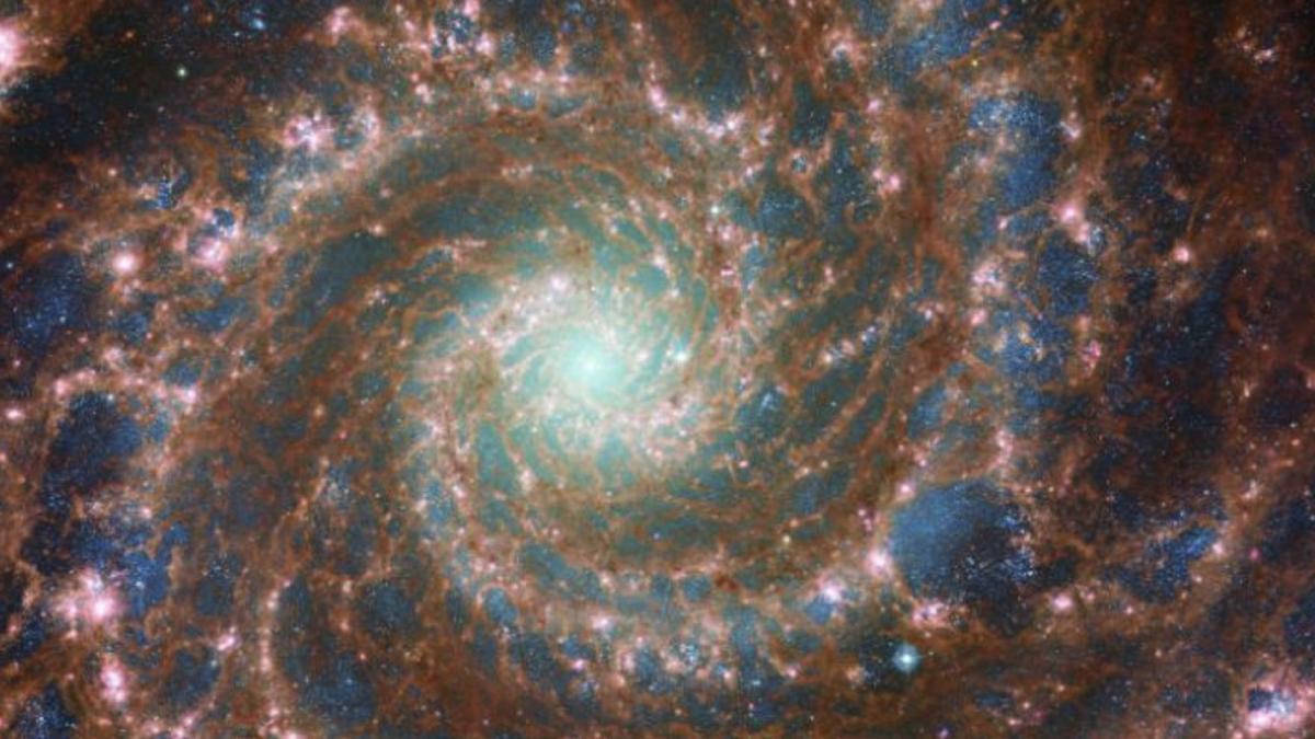 fotografie galaxia fantoma publicata nasa