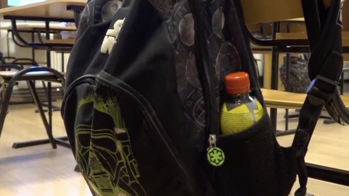 doar 1 din 3 parinti romani trimit copil scoala cu haine noi