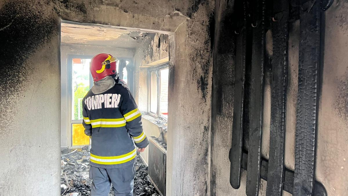 pompier sibiu foc intetionat casa flacari