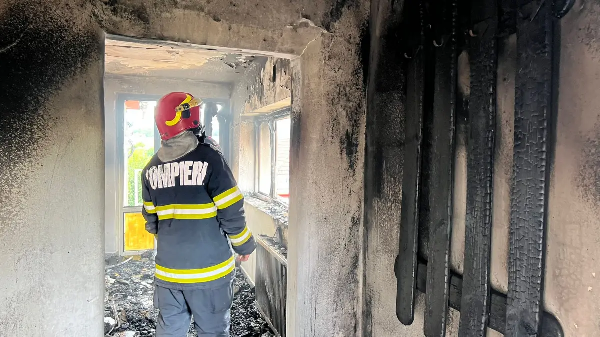 pompier sibiu foc intetionat casa flacari