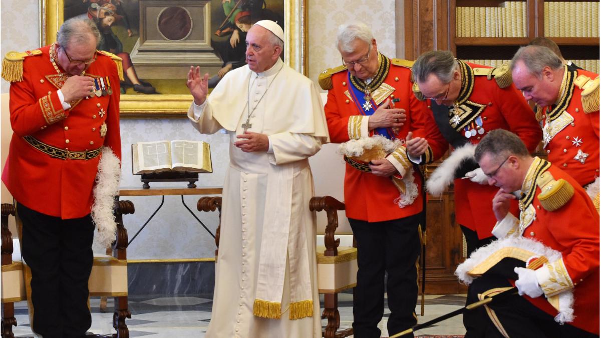 papa francisc a dizolvat conducerea cavalerilor de malta