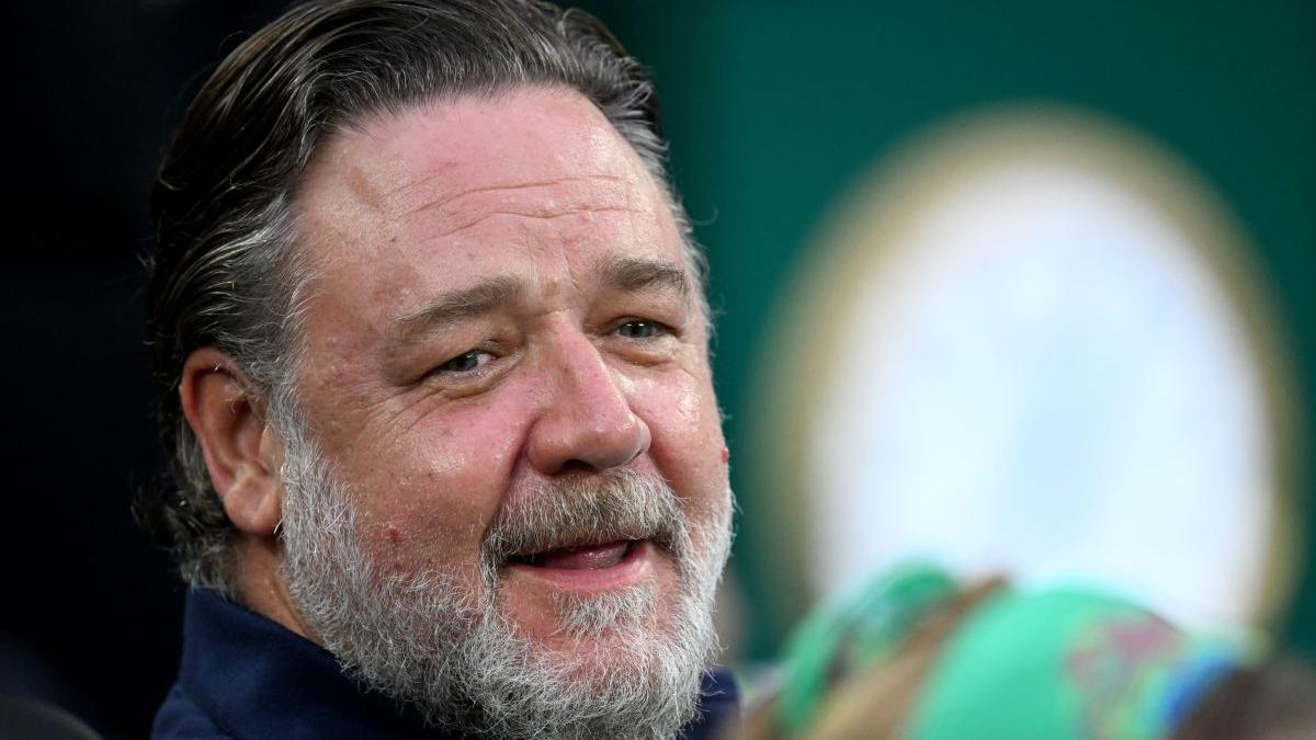 russell crowe star hollywoodian gladiatorul film fost jurnalist roman