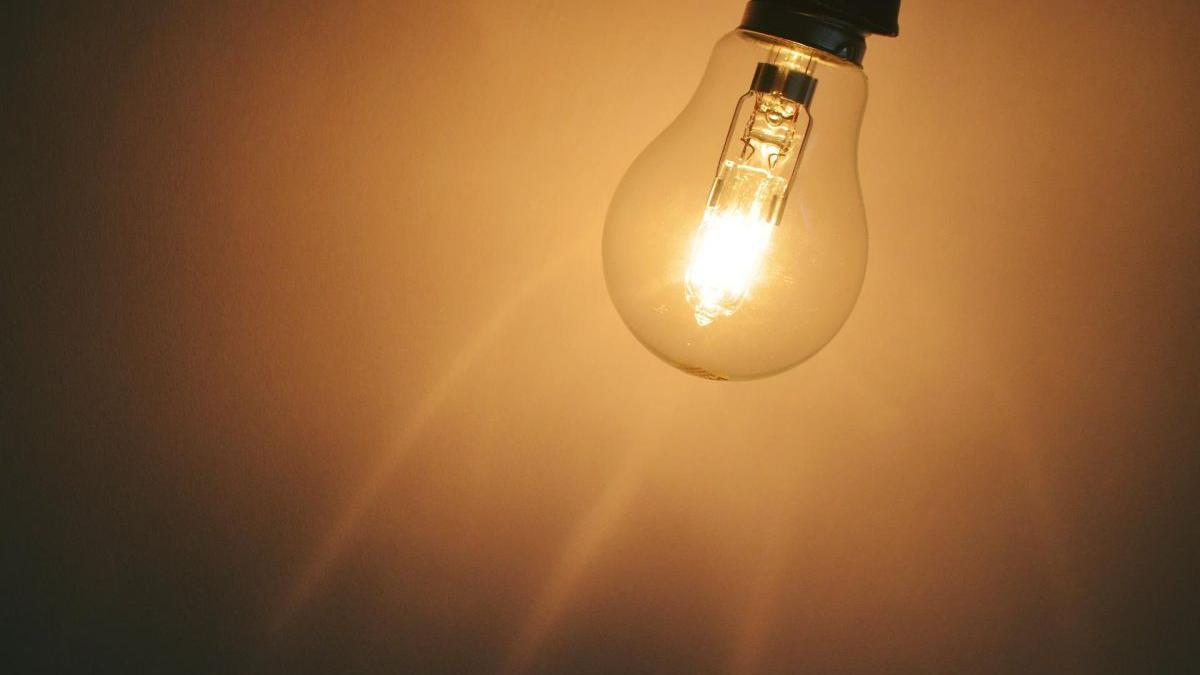 cine stinge lumina romania limitarea consumului curent electric sefa comisiei europene