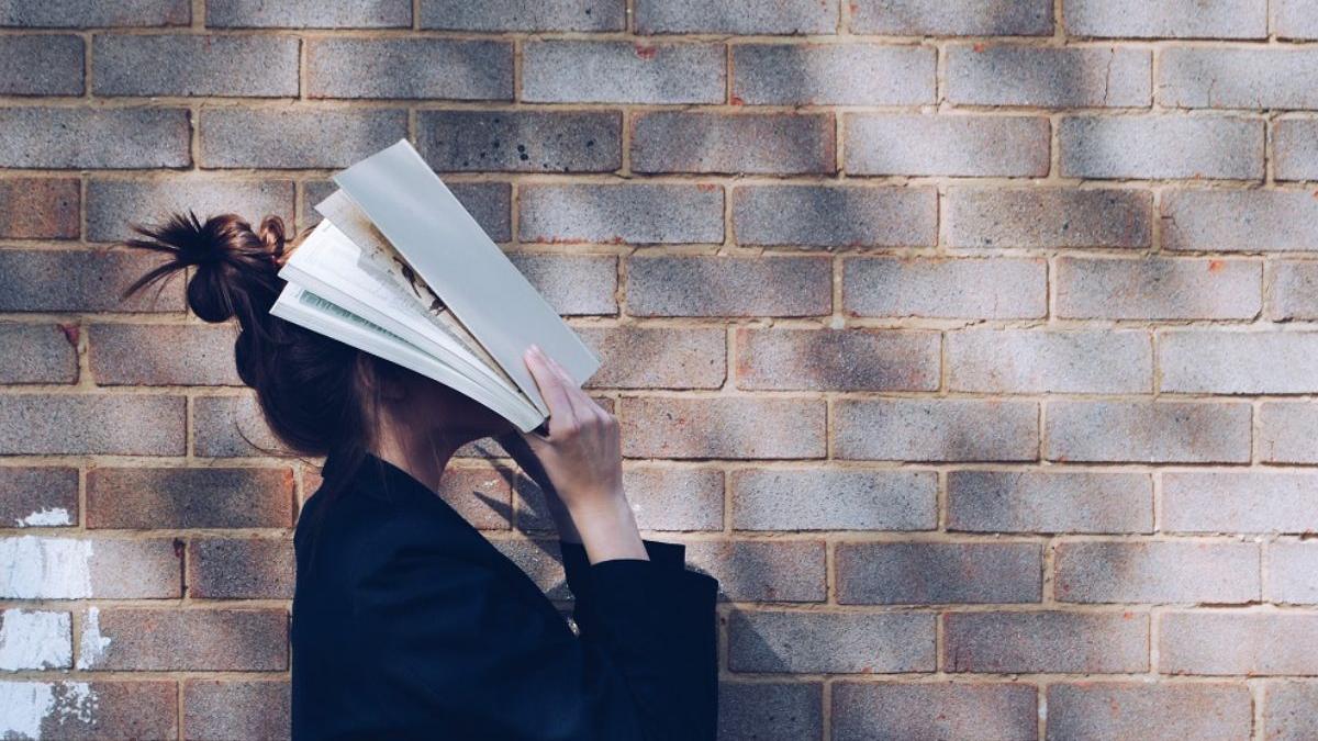 la bookzone gasesti seria incitanta clubul miles high