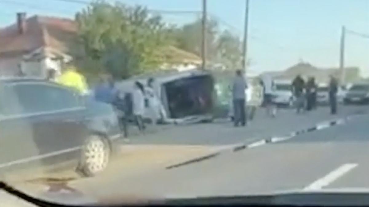 accident microbuz calatoru tir sivita galati 15 raniti