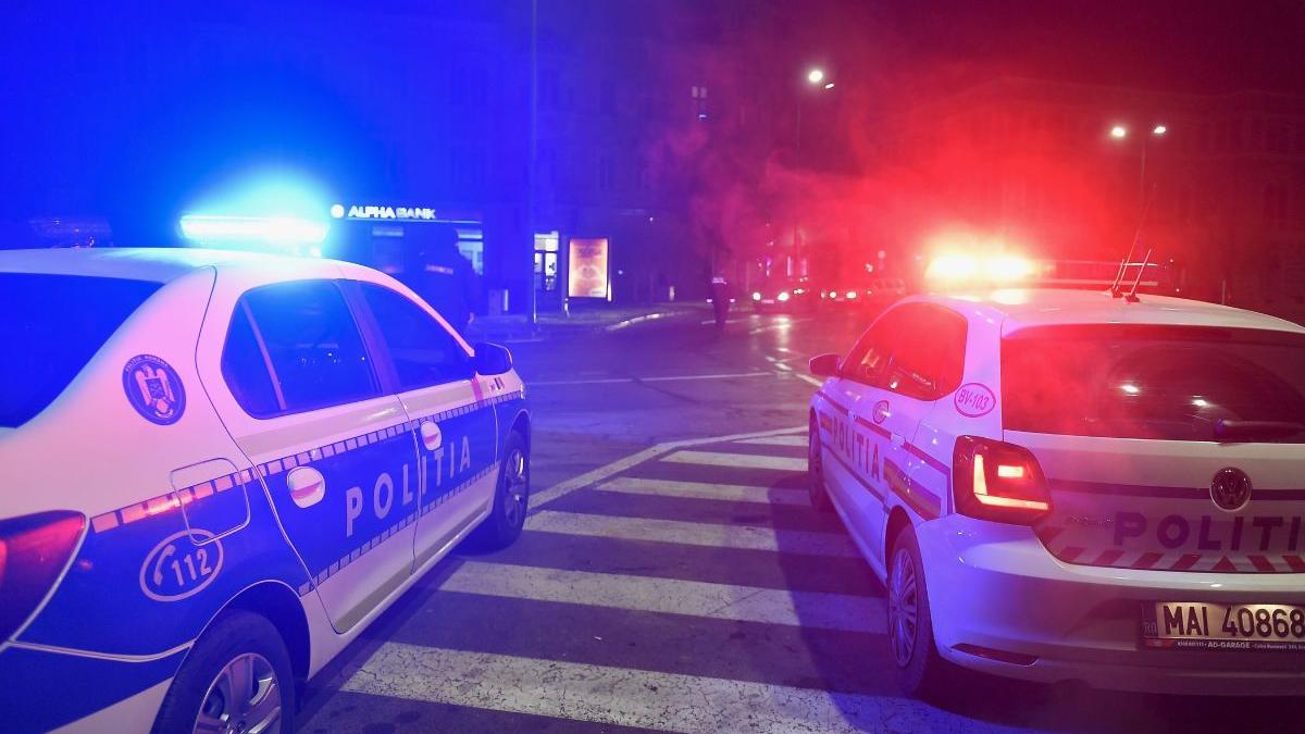 Un bărbat din Botoşani şi-a înjunghiat soţia în somn, apoi a fugit înarmat pe străzile oraşului