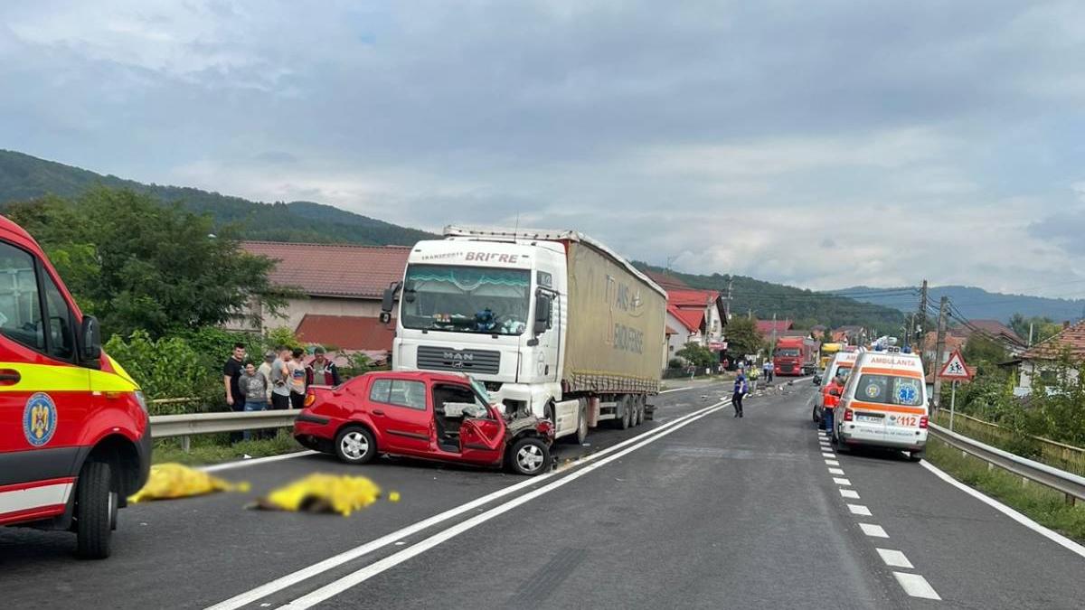 doua persoane au murit intrat masina contrasens izbit tir valcea