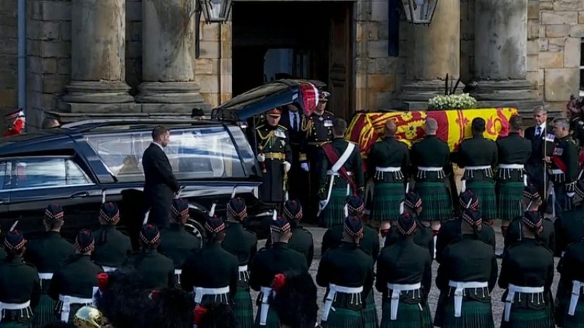 regina elisabeta ultima calatorie edinburgh londra