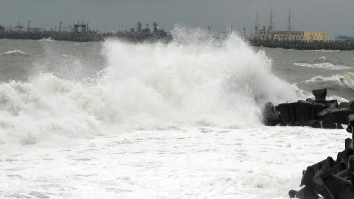 cod galben de vreme rea in constanta porturi inchise din cauza vantului