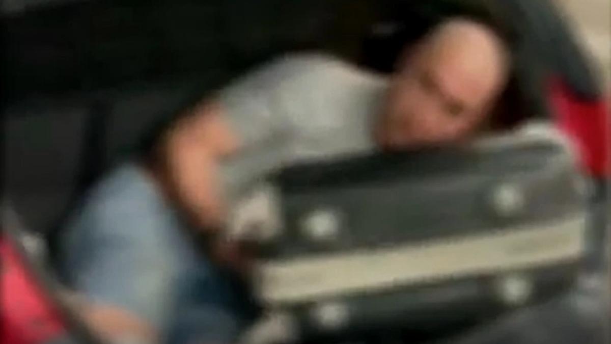 barbat condamnat la 10 ani de inchisoare prins la granita in portbagajul unei masini