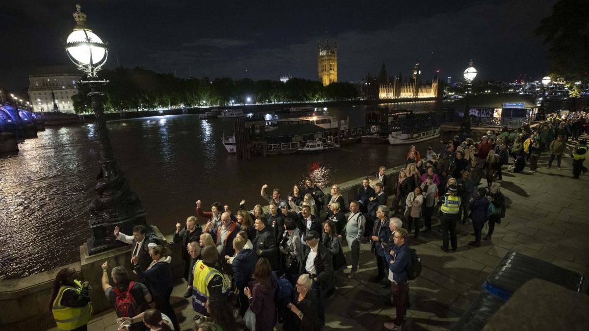 cnn symon hill arestat politie protest proclamare rege charles