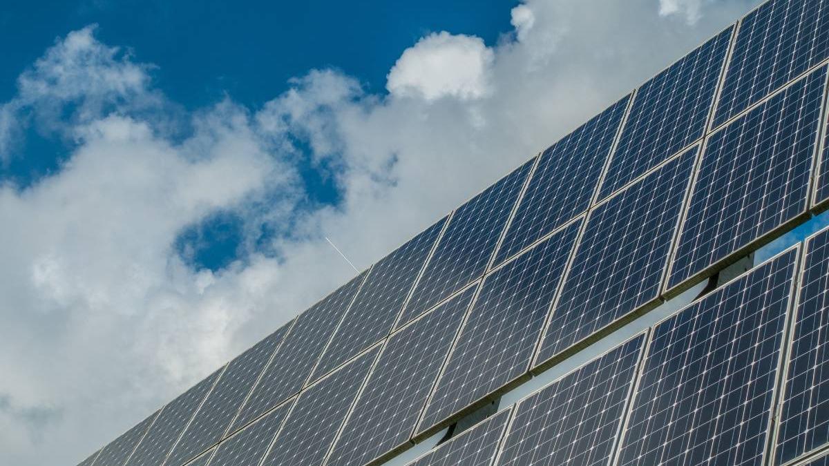 premiera romania primul parc fotovoltaic plutitor din sud estul europei instalat in portul constanta