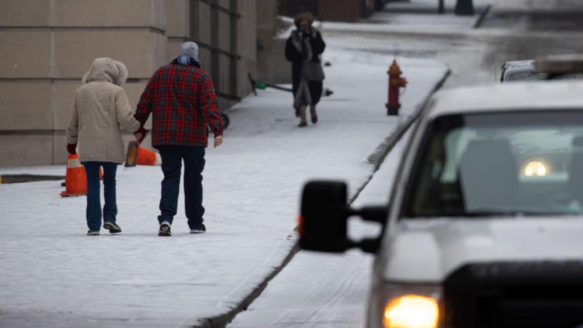 prima ninsoare romania cad fulgi zapada