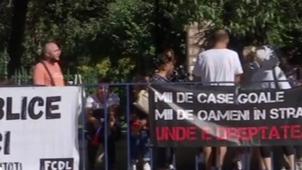protest locuinte sociale bucuresti nicusor dan