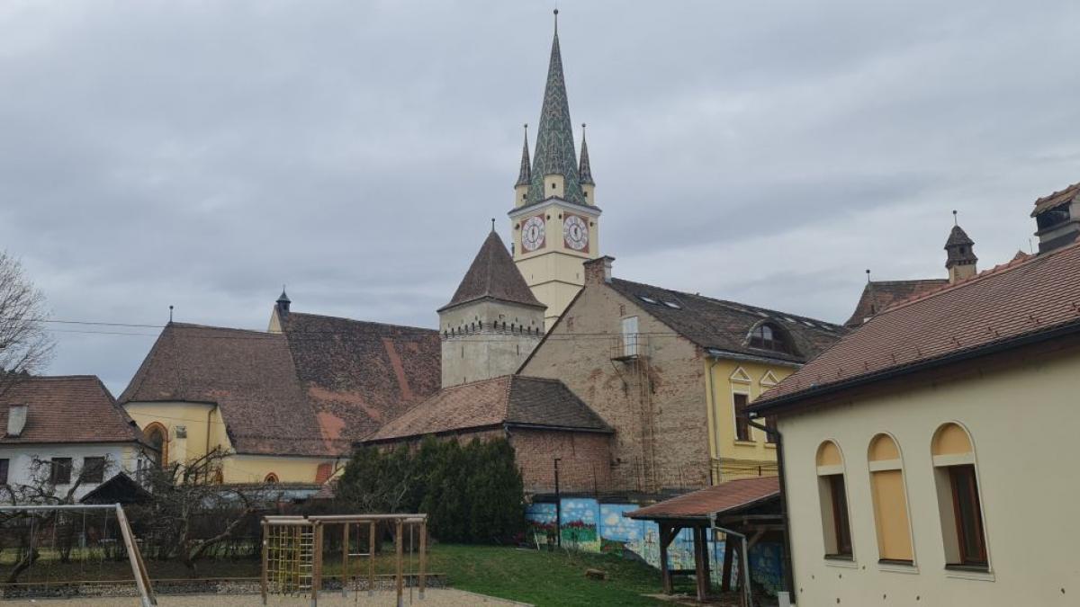 biblie veche 500 ani descoperita biserica veche medias