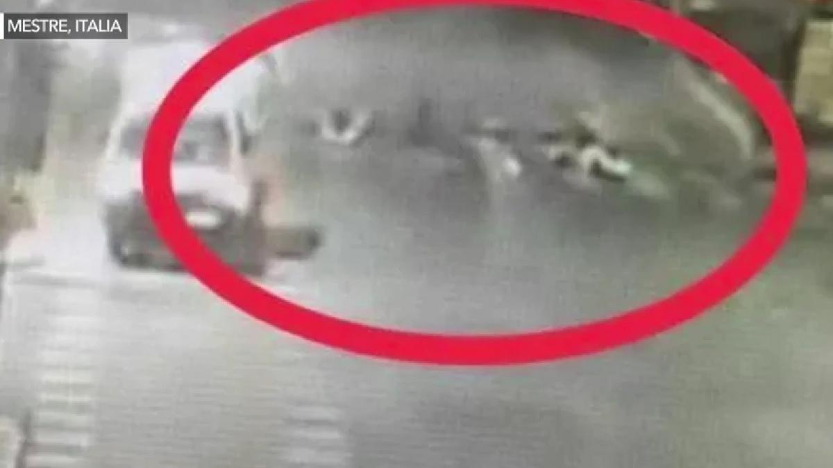 provocare periculoasa trend tiktok tineri italia intinsi treceri pietoni