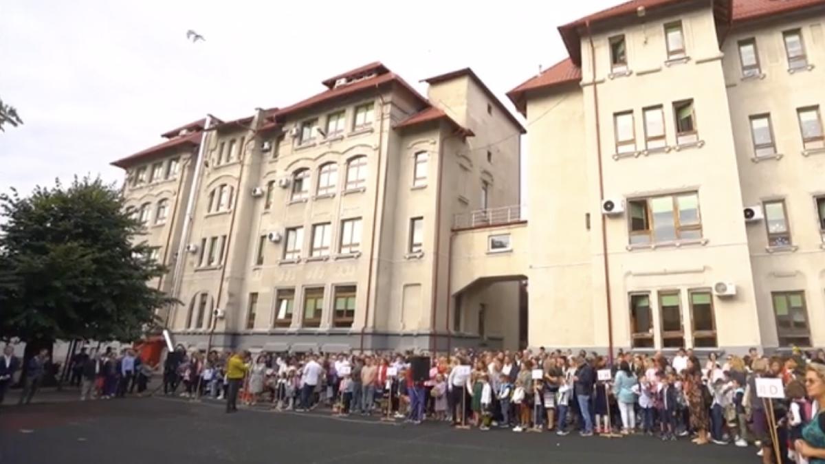 elevi bucuresti respira aer toxic scoala rapoarte calitatea aerului