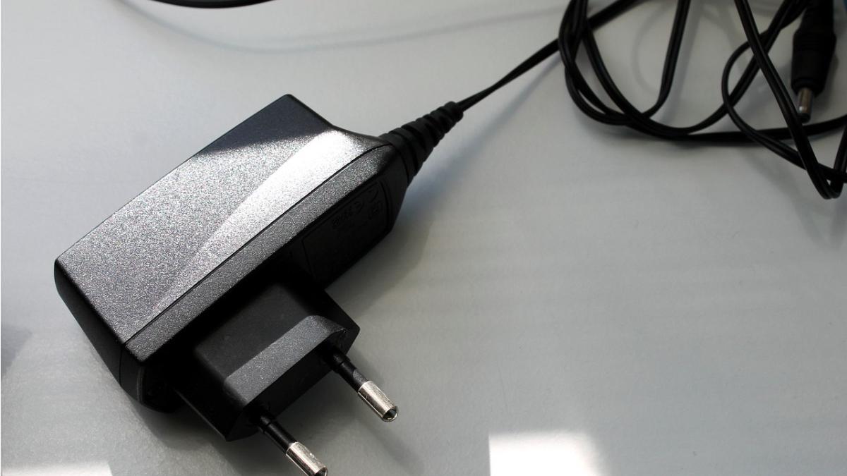 romanii 40 milioane incarcatoare telefon nefolosite cum le putem recicla