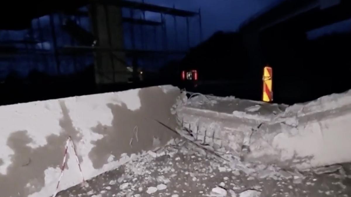 grinda beton desprinsa pasaj rutier cazuta calea ferata brasov