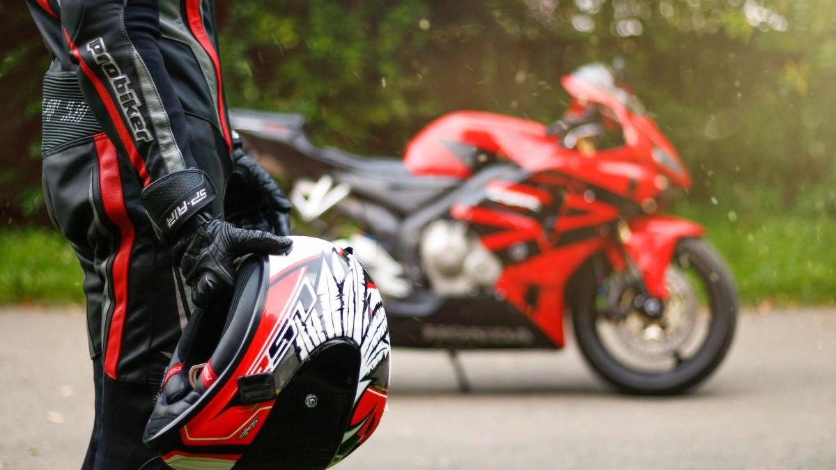 accesorii esentiale motociclisti