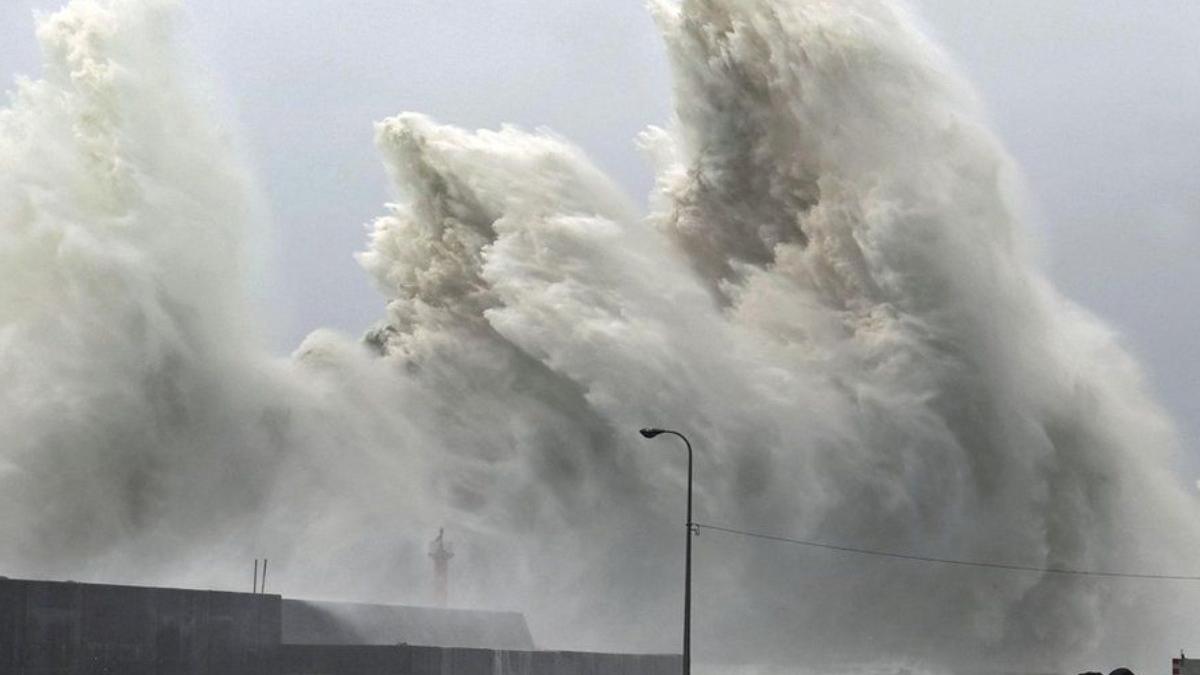 un taifun loveste centrul japoniei provocand moartea a doua persoane