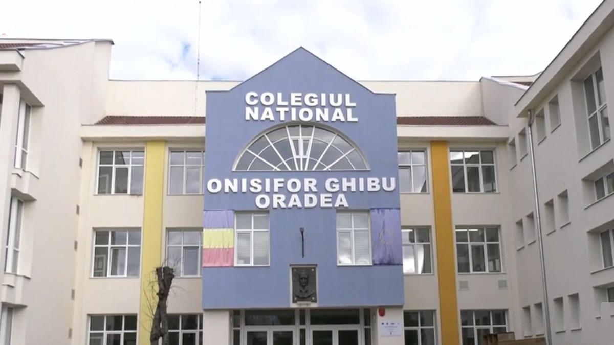 scoala 300 panouri solare independenta energetic