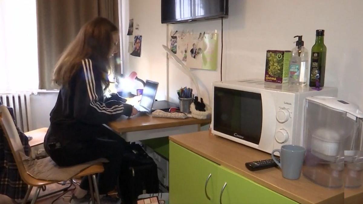 preturi aproape duble camine studentesti