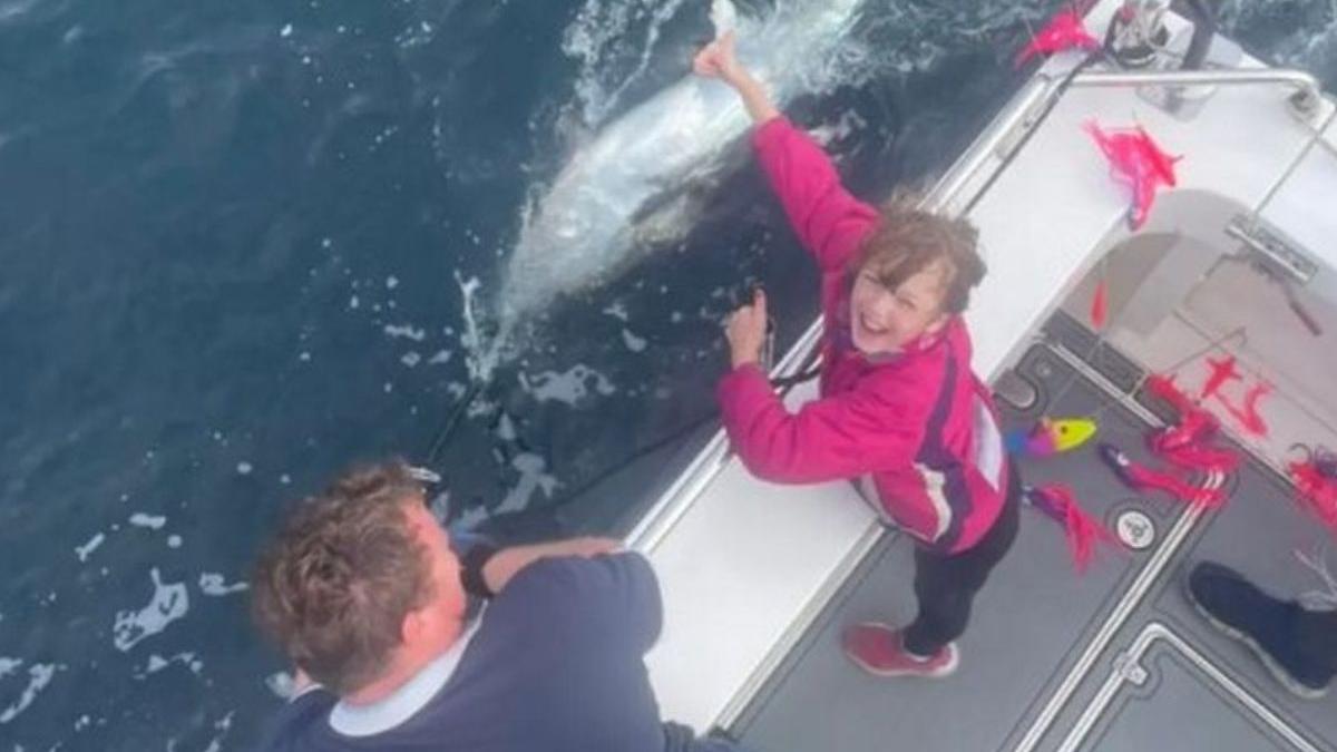 fetita prins monstru 180 kilograme