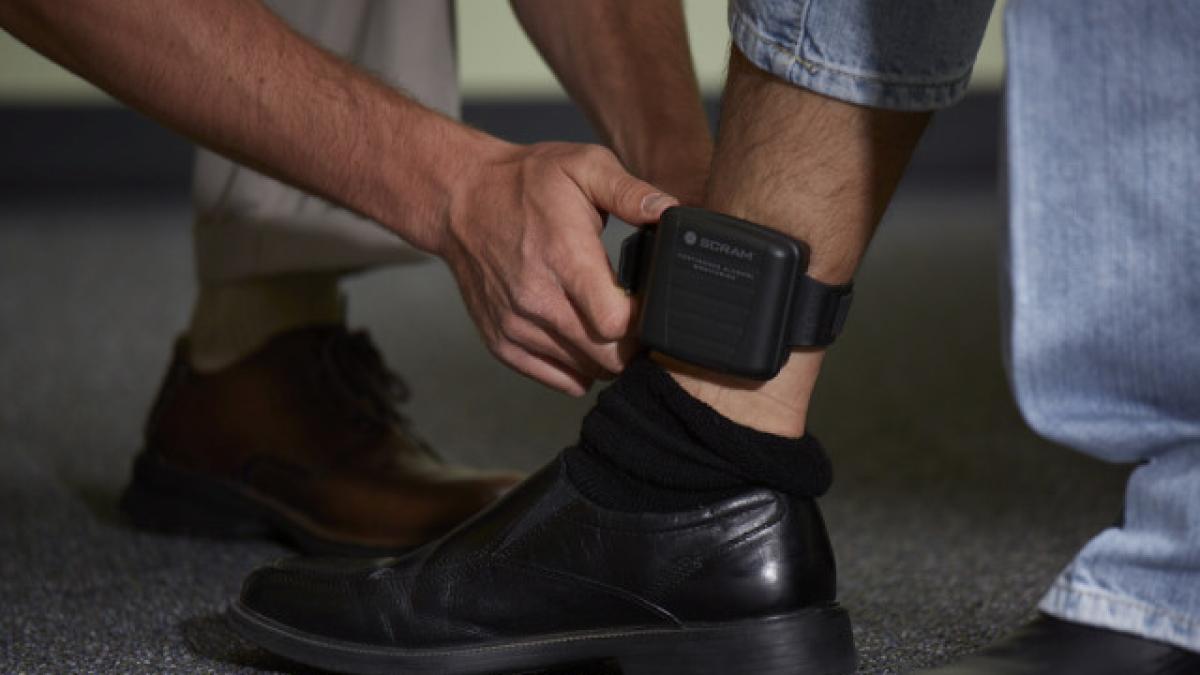 primul caz bratara electronica supraveghere romania