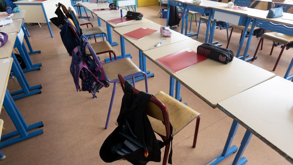 adoptarea legilor educatiei amanata din nou controverse modificari