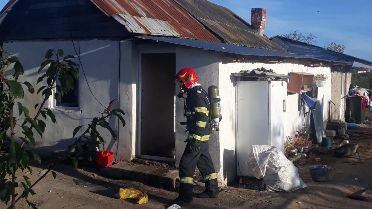tanara si barbat morti explozie incendiu casa arges
