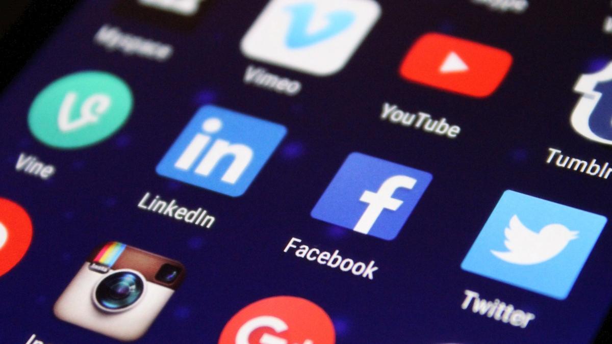 anaf controale poze activitate retele sociale afaceri internet declaratii fisc