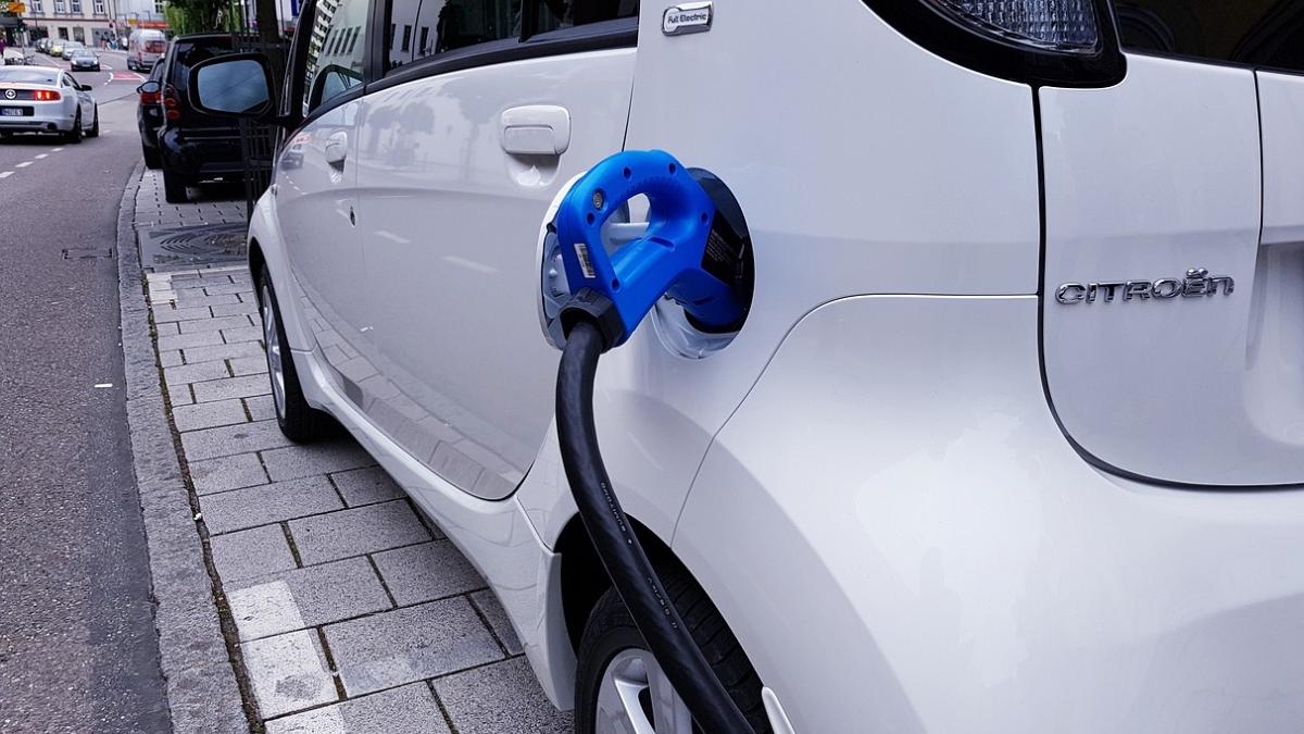 sofer masina electrica scumpire energie