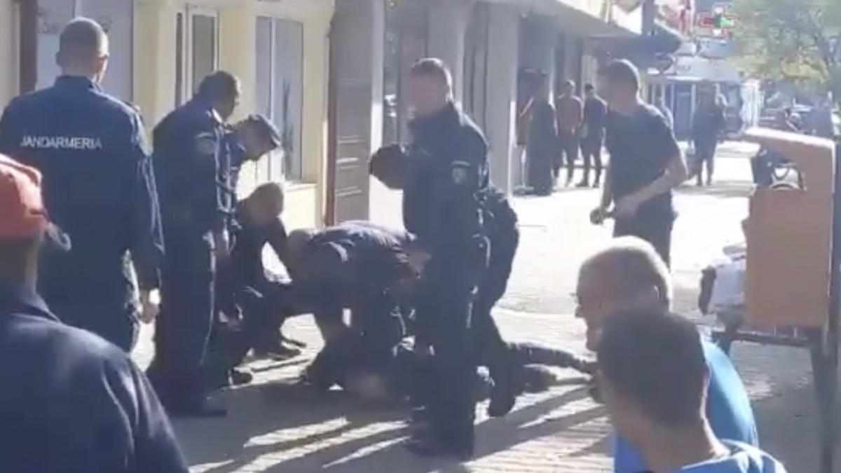 trecatori amenintat barbat satar centru focsani sacosa doua cutite