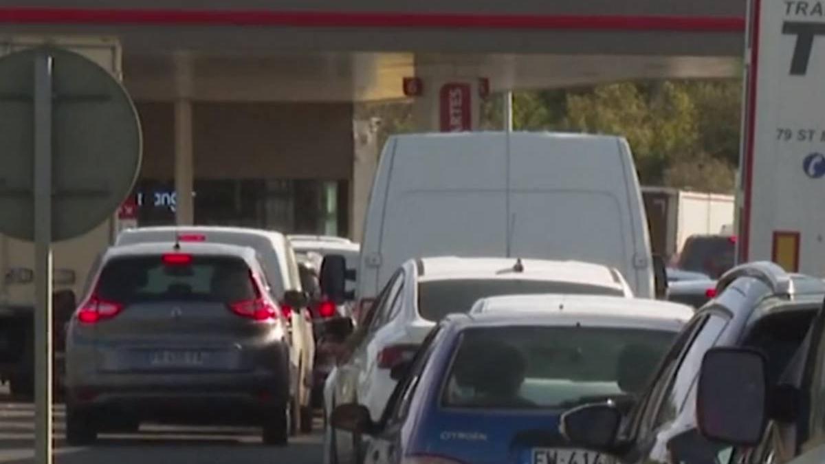 cozi uriase franta fara combustibil greva