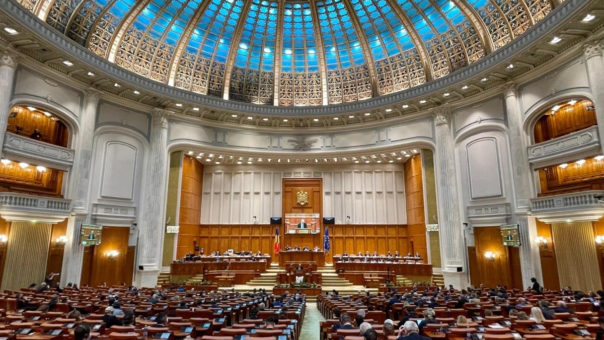 persoane condamnate infractiuni intentie nu mai pot candida functii publice