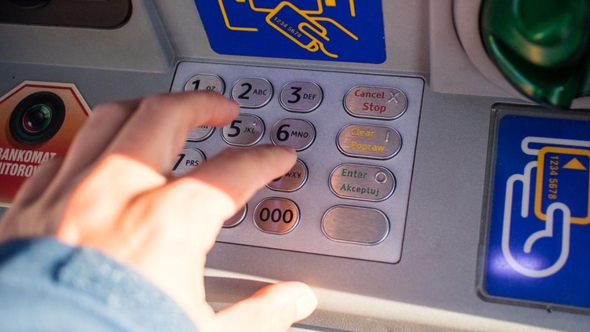 dundee scotia bancomat stricat bani gratis