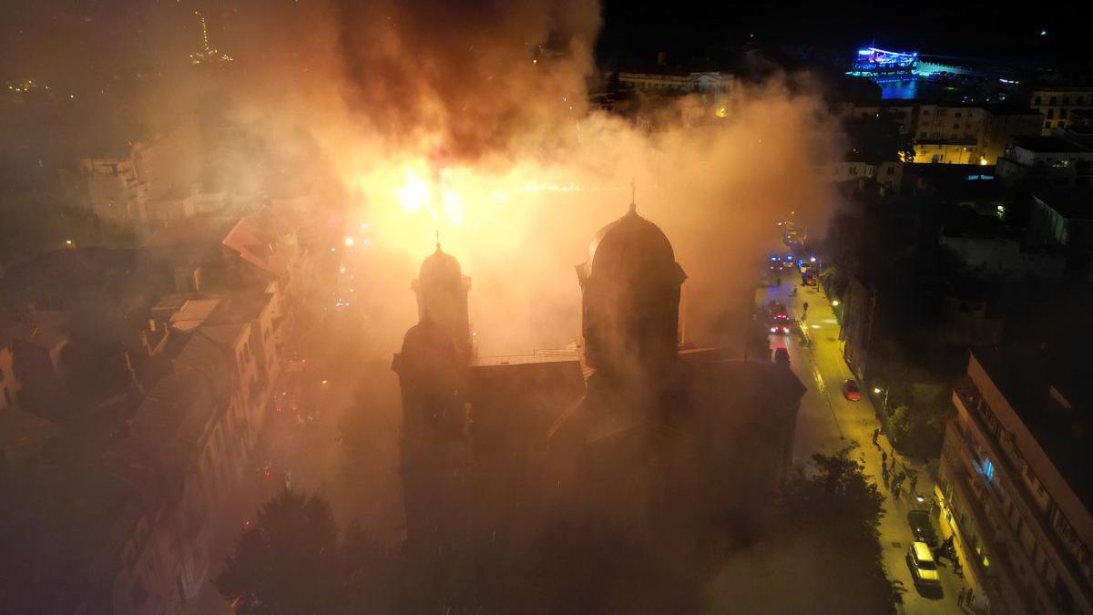 imagini incendiu arhiepiscopia tomisului acoperis prabusit