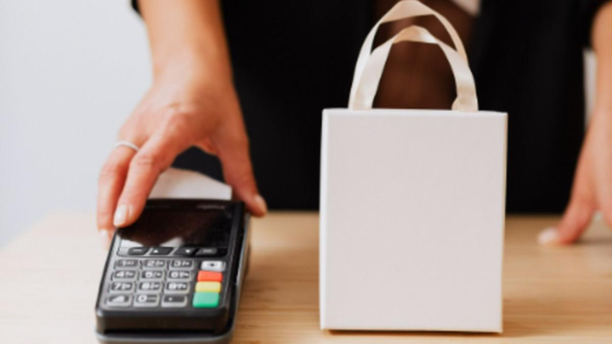 tanara timisoara card bancar furat operatiuni financiare