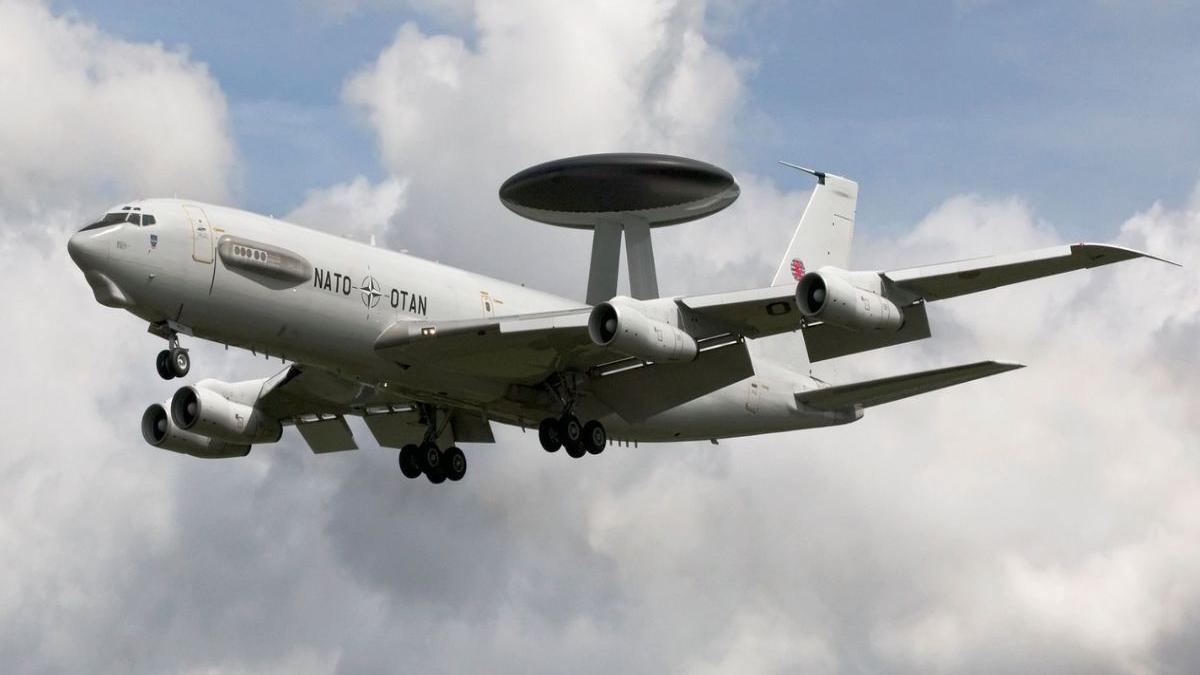 zeci avioane nato exercitiu nuclear steadfast noon