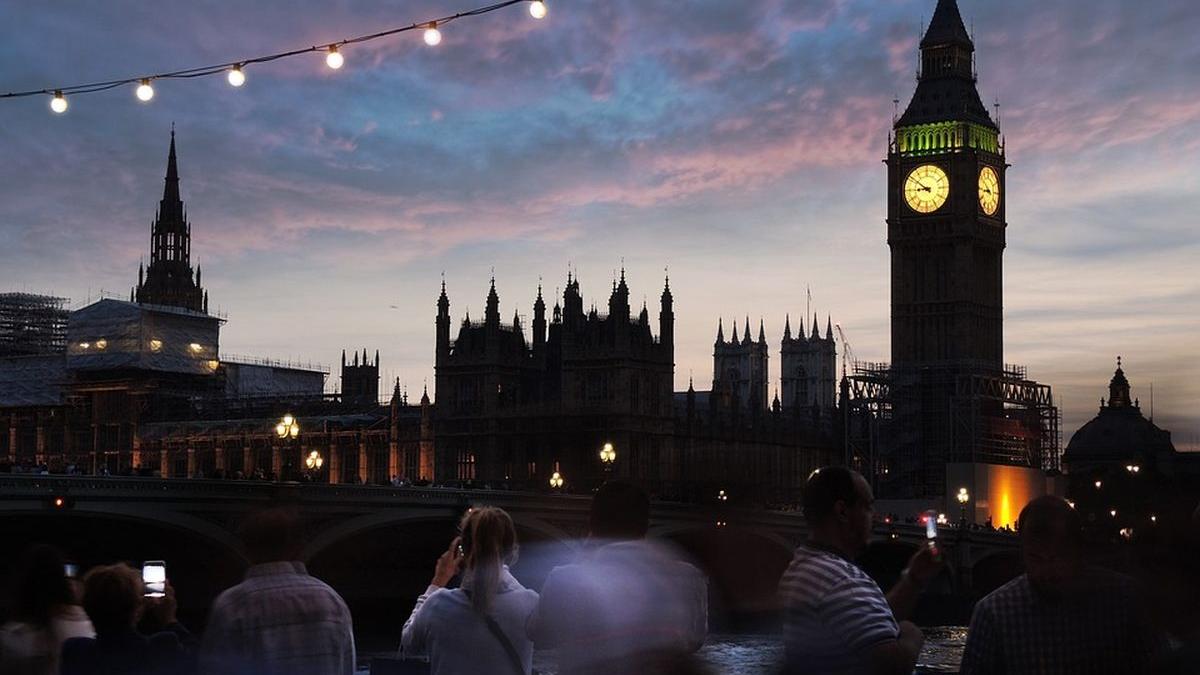 cat costa traiesti luna anglia chirie mancare