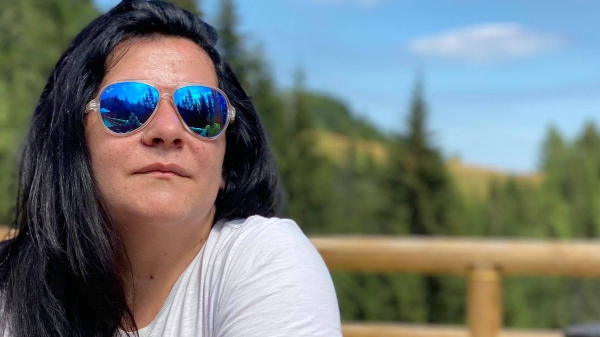 Directoare de liceu din Sinaia, exclusă din PNL după ce s-a dat drept ofițer SRI sub acoperire: "Activitățile sunt la limita înțelegerii normalului uman"
